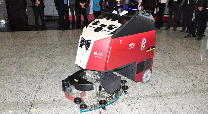 İstanbul Havalimanı’nda ‘insansız temizlik robotu’ dönemi başladı