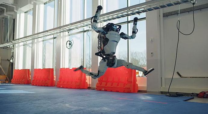 Robotların dansı! Boston Dynamics robotlarıyla şov yaptı