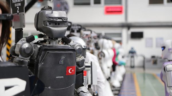 Konya'da kışla nöbetleri için robot asker yapıldı