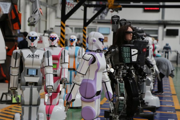 Konya'da kışla nöbetleri için robot asker yapıldı