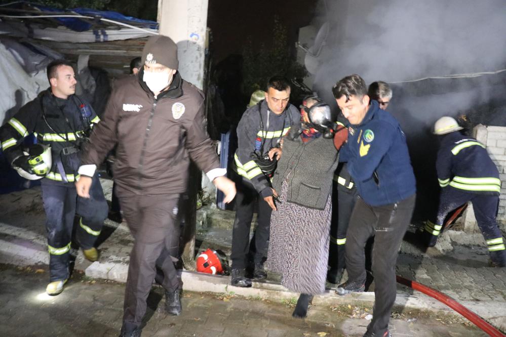 Garajda yangın çıktı, alevler evi sardı