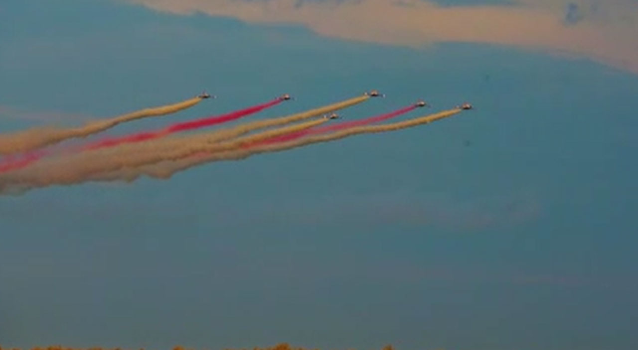Gökyüzü kırmızı beyaza boyandı… Türk Yıldızları Belçika’ya damga vurdu