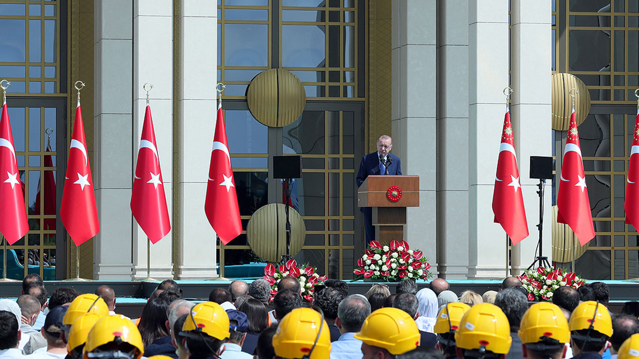 Erdoğan: Doğru yoldayız çünkü paniklediler