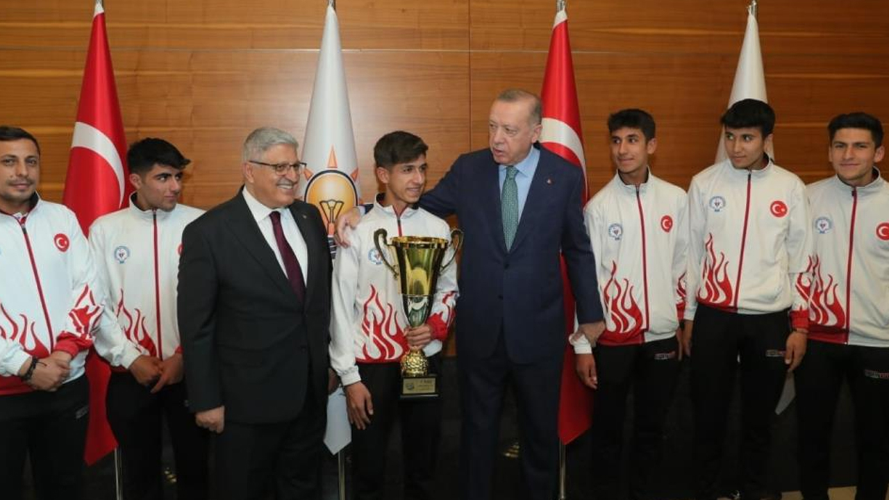 Cumhurbaşkanı Erdoğan, şampiyon sporcularla buluştu
