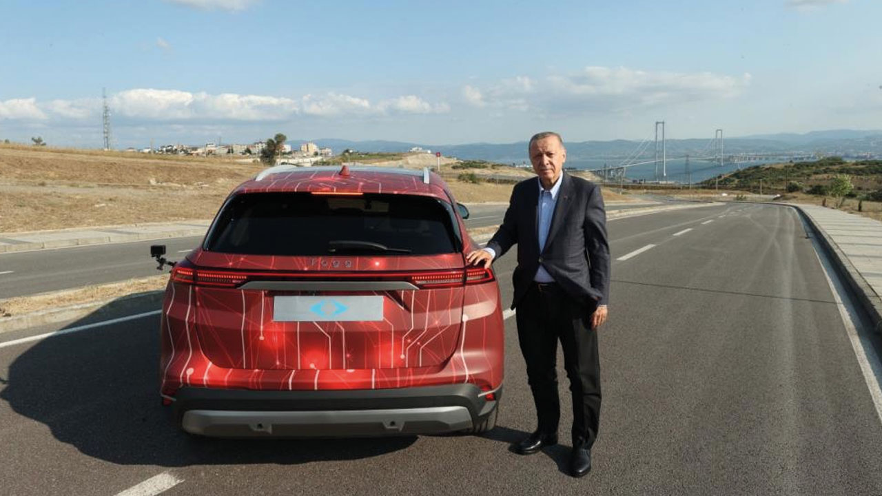 Cumhurbaşkanı Erdoğan direksiyonun başına geçti: TOGG'la yollara düştü