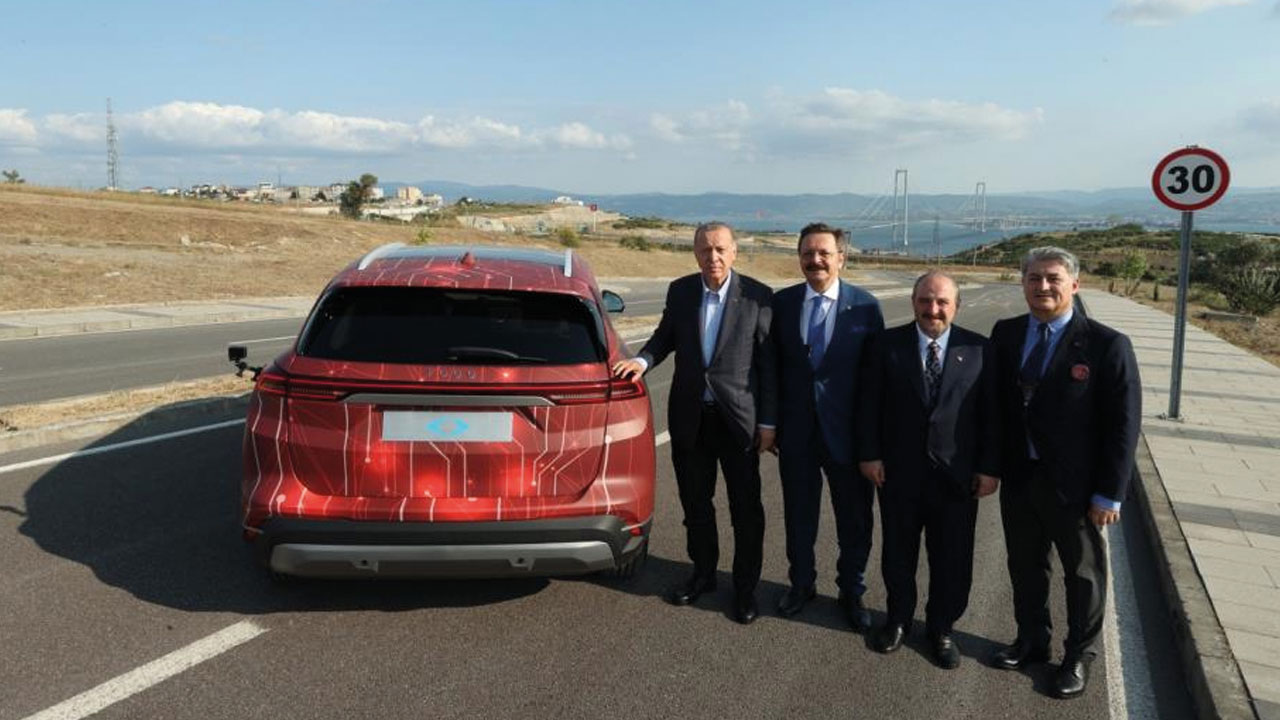 Cumhurbaşkanı Erdoğan direksiyonun başına geçti: TOGG'la yollara düştü