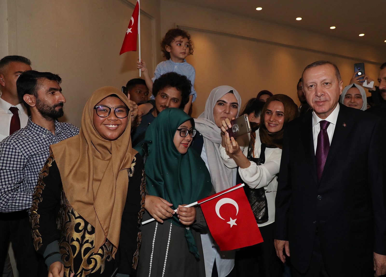Cumhurbaşkanı Erdoğan'a Malezya’da coşkulu karşılama