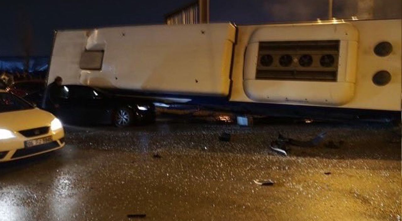 Ankara’da belediye otobüsü devrildi: 14 yaralı