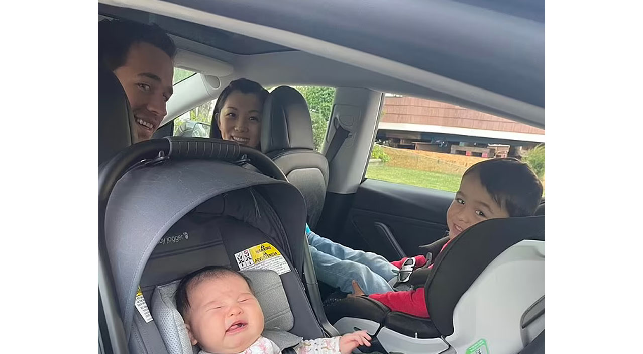 Otomobil otomatik pilottayken doğurdu: Bebeğe Tesla lakabı taktılar