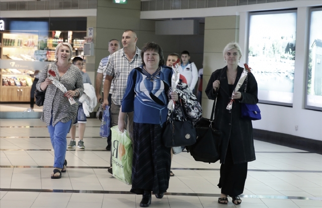 8 aylık aradan sonra ilk toplu Rus kafile geldi