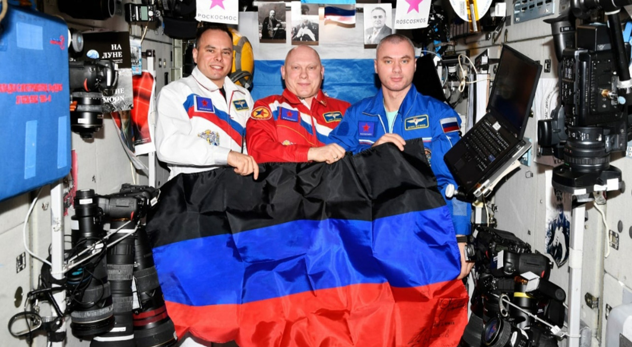 Uzayda ‘bayrak krizi’: NASA, Rus kozmonotları kınadı Uzayda ‘bayrak krizi’: NASA, Rus kozmonotları kınadı