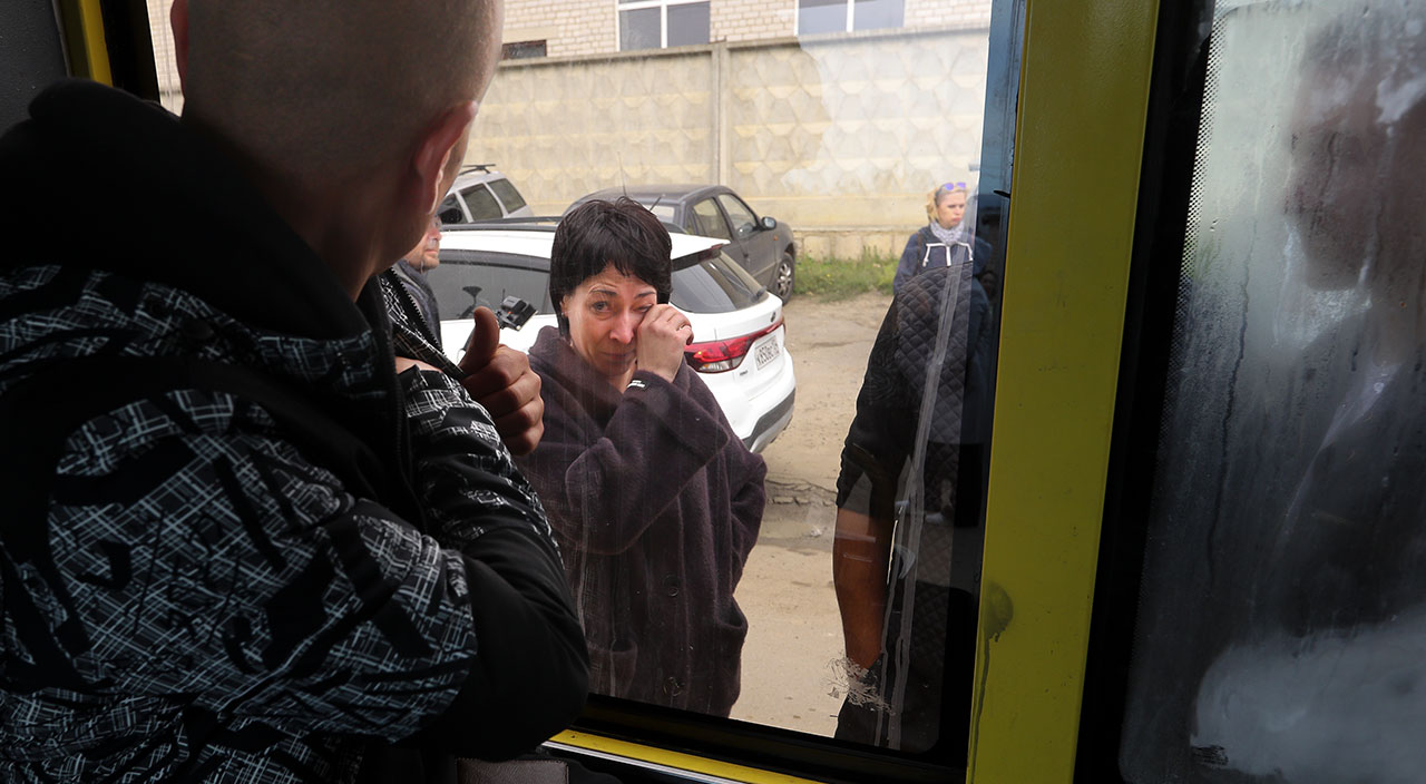 Moskova'da duygu dolu anlar: Cepheye gidenler uğurlandı