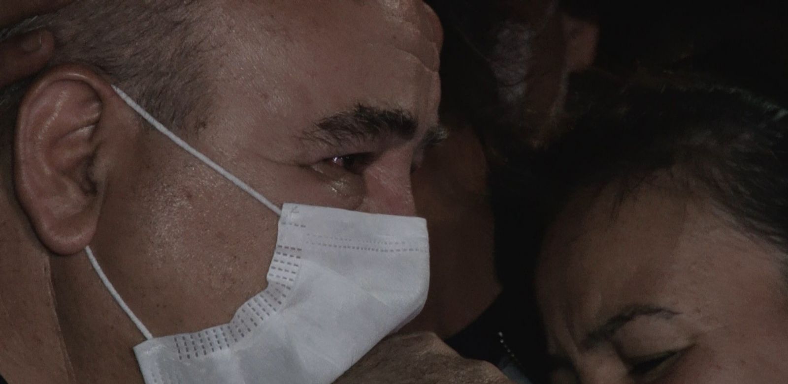 Yıkılan Rıza Bey Apartmanı önünde yürek burkan görüntüler