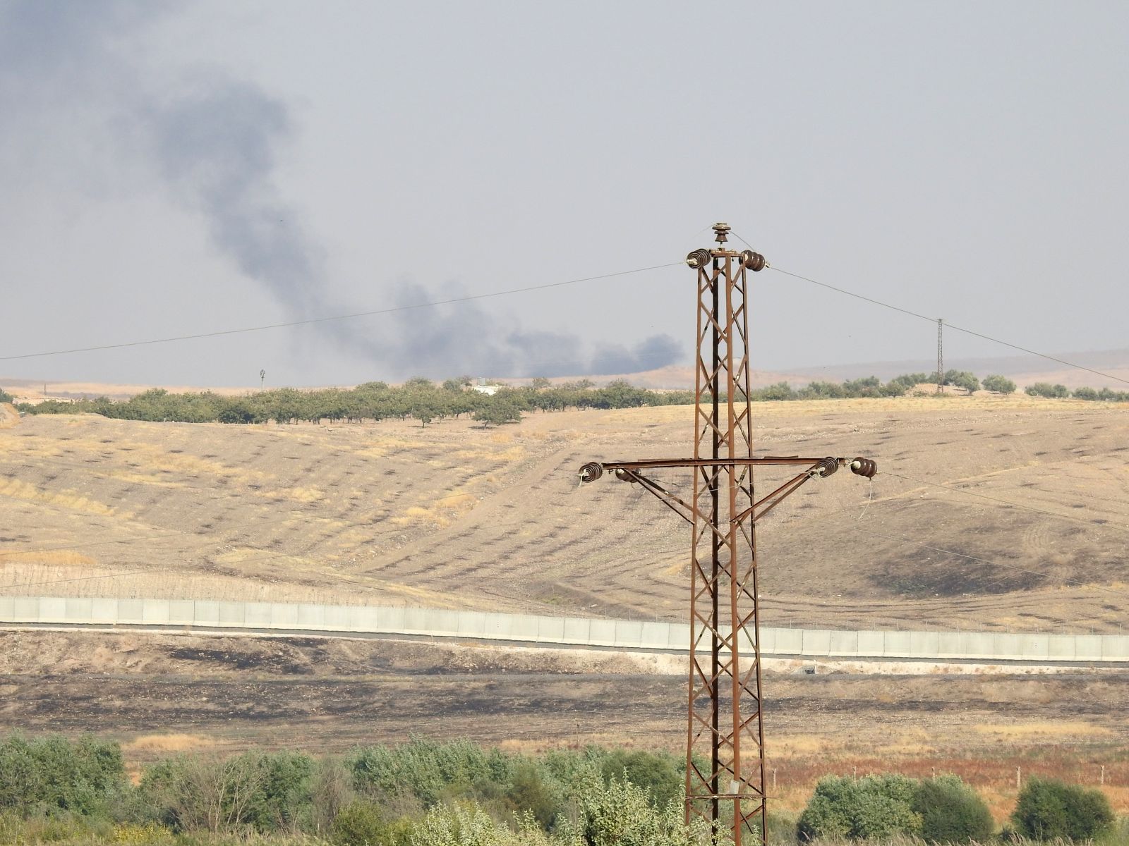 Süleyman Şah Türbesi çevresindeki YPG/PKK hedefleri yoğun ateş altında Süleyman Şah Türbesi çevresindeki YPG/PKK hedefleri yoğun ateş altında