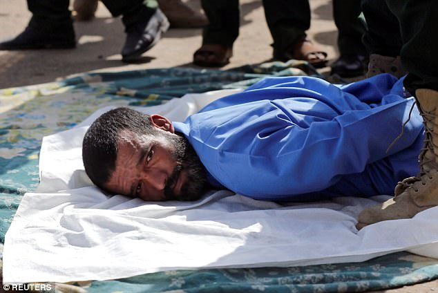 3 yaşındaki kız çocuğuna tecavüz etti, herkesin gözü önünde idam edildi