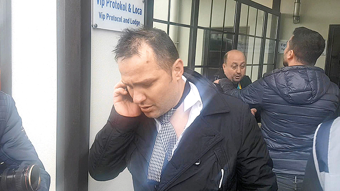 Başakşehirli futbolcular Rize'de gazetecilere saldırdı