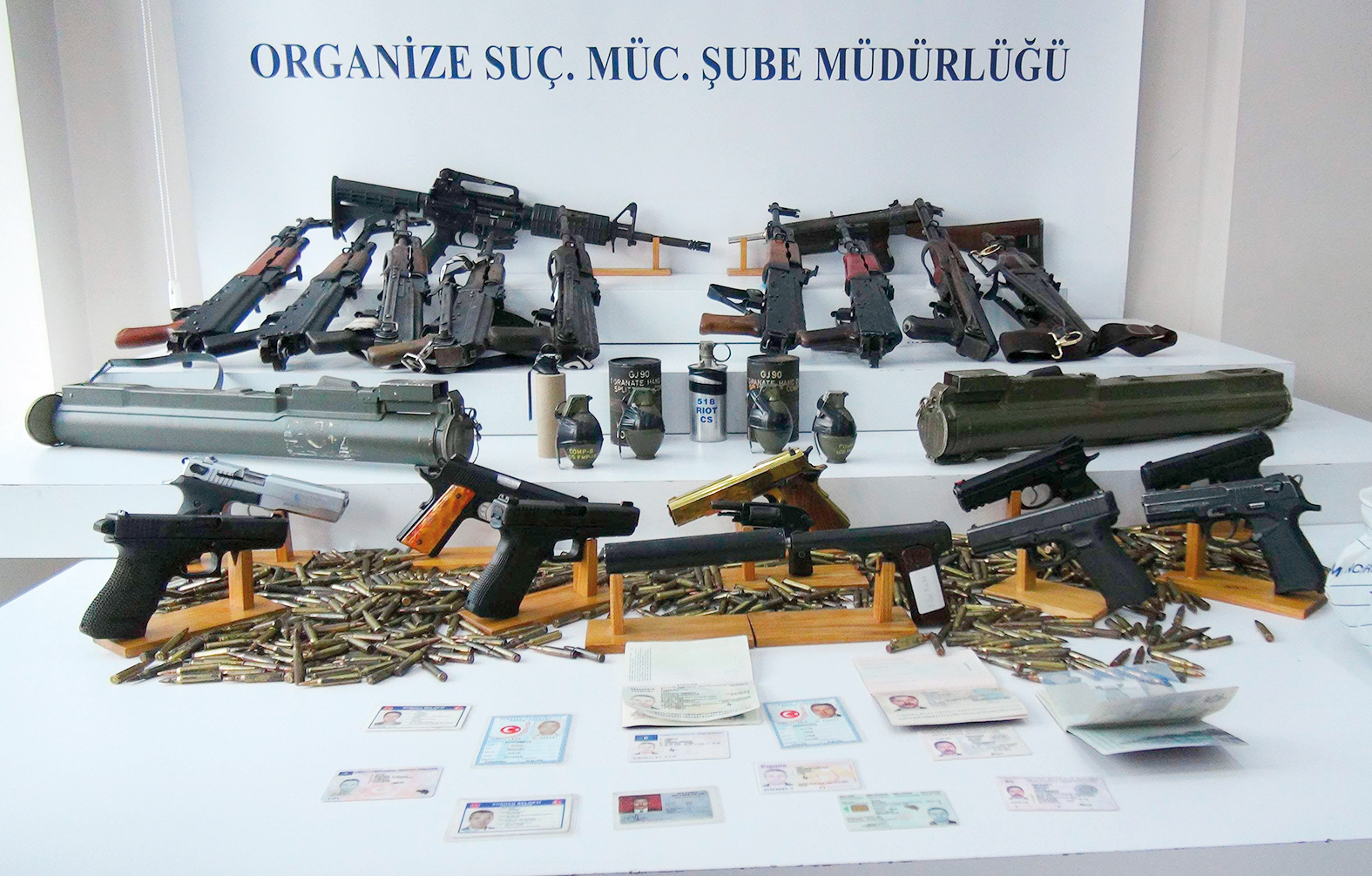 Sedat Şahin ve silahları