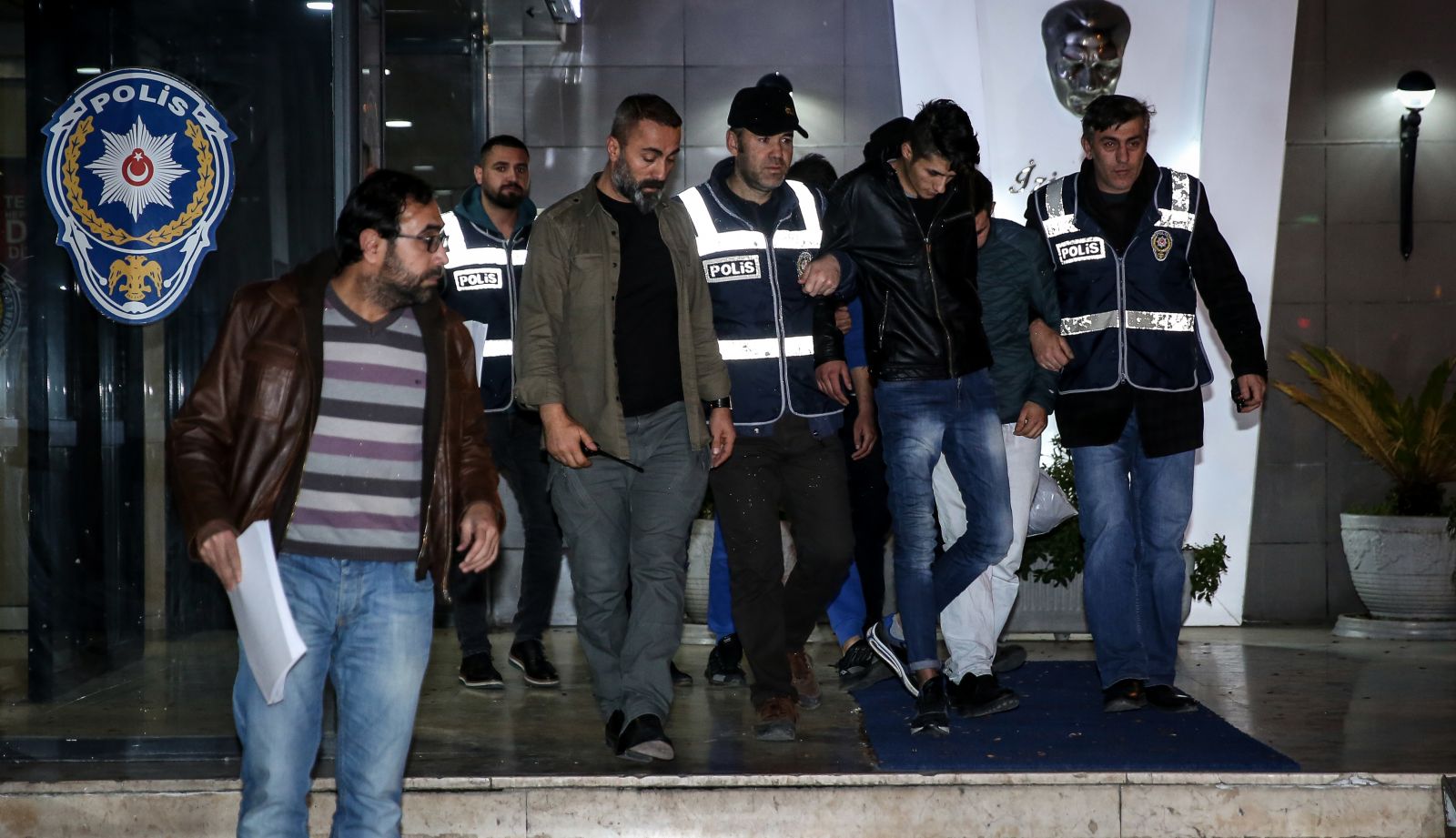 Sahte altınları satmak istersen yakalandılar