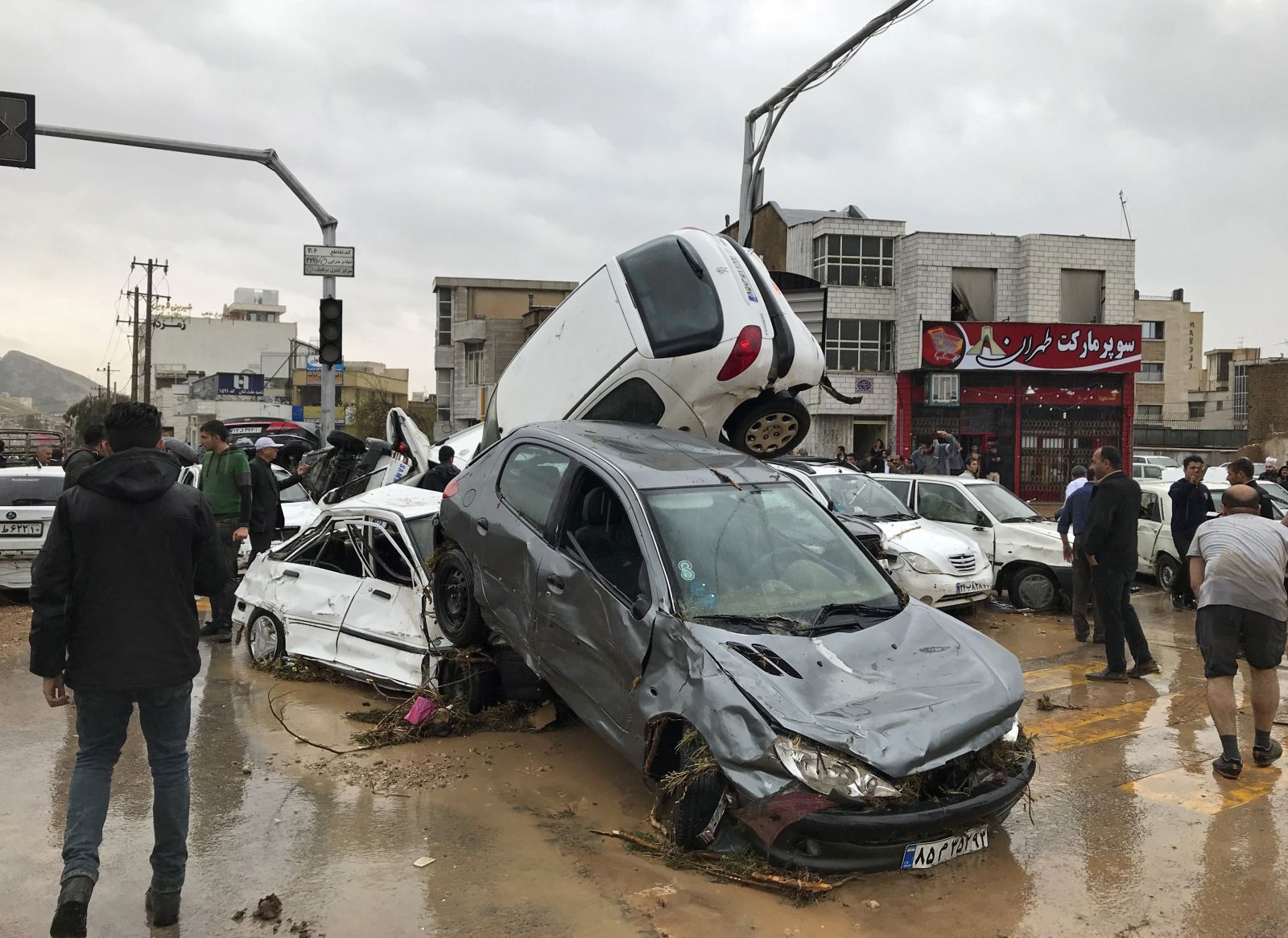 İran'da sel faciası: Çok sayıda ölü var