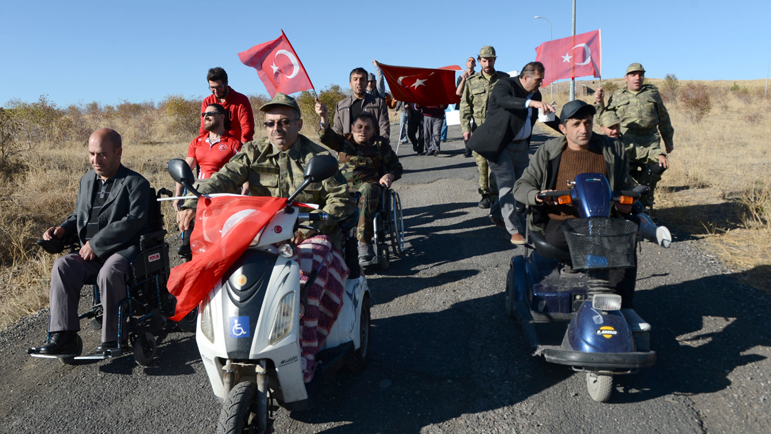 Engellilerden 'Barış Pınarı Harekatı'na destek yürüyüşü