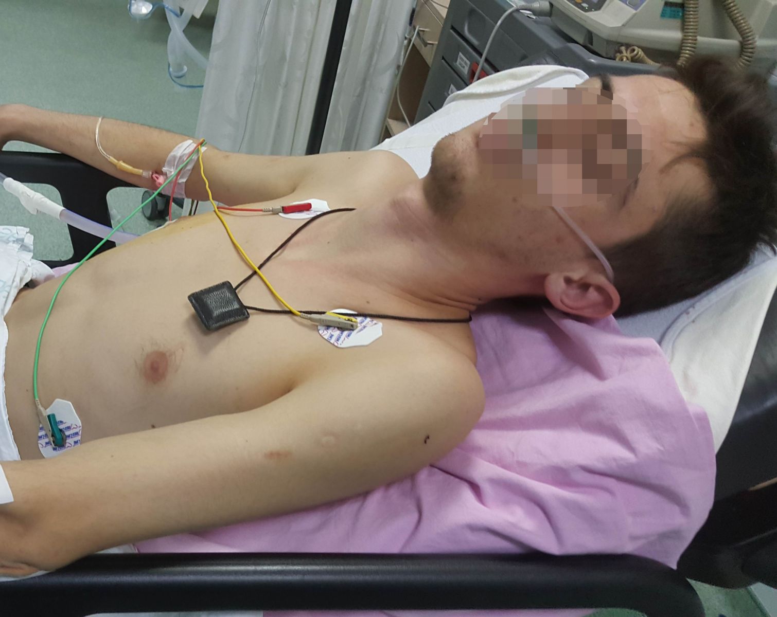 20 yaşındaki genç kız eski erkek arkadaşını bıçakladı!