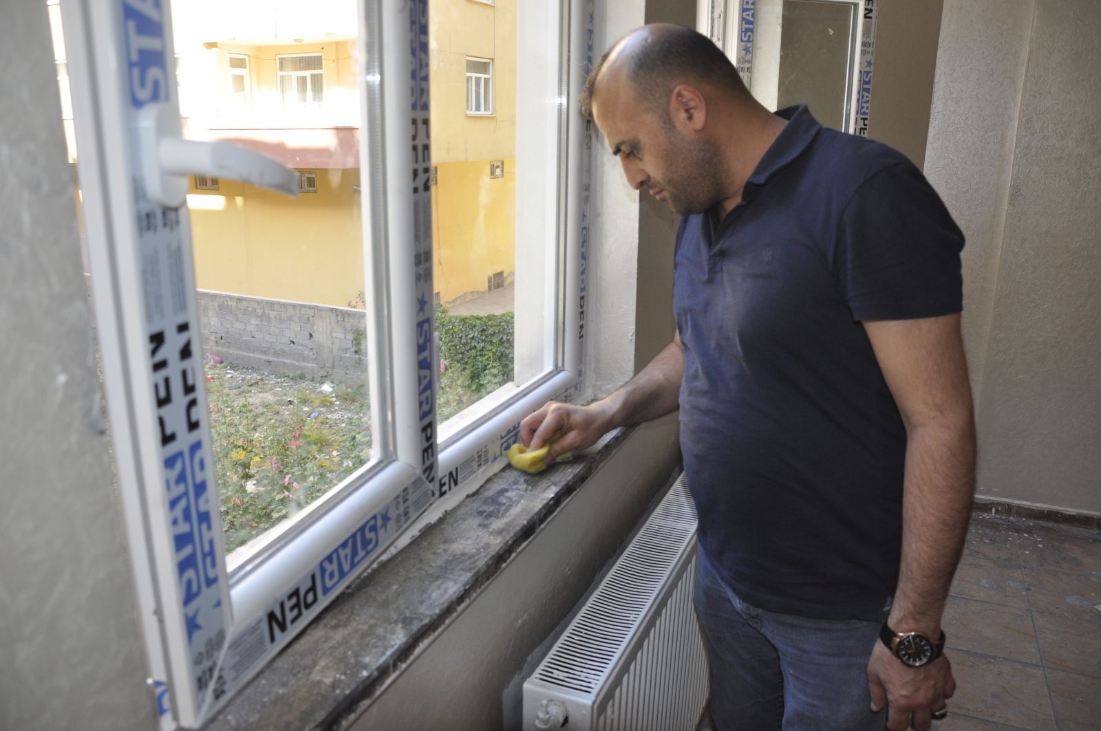 Şarjda unutulan telefon evi küle çevirdi