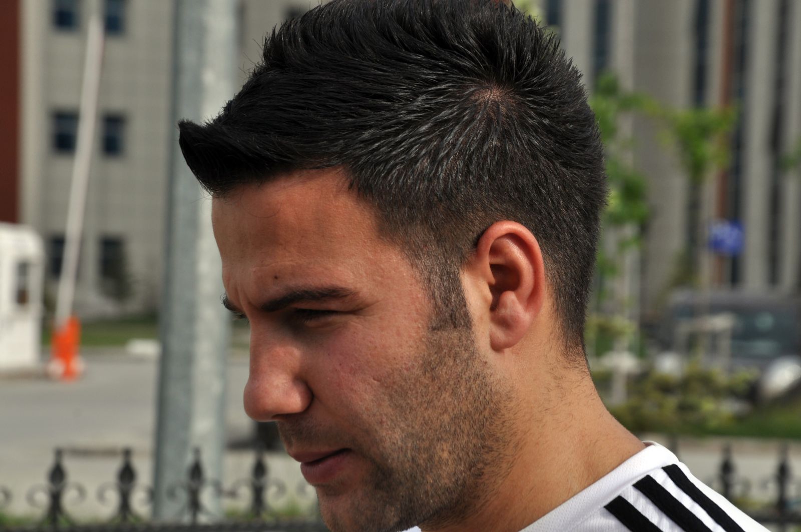 Kulağına sinek kaçtı, hayatı karardı!