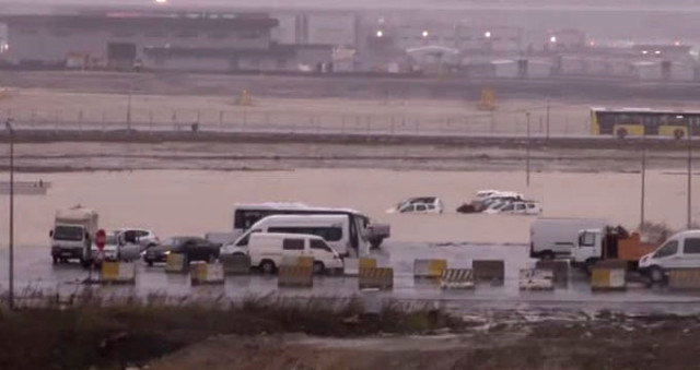 Yeni İstanbul Havalimanı şantiye alanını su bastı