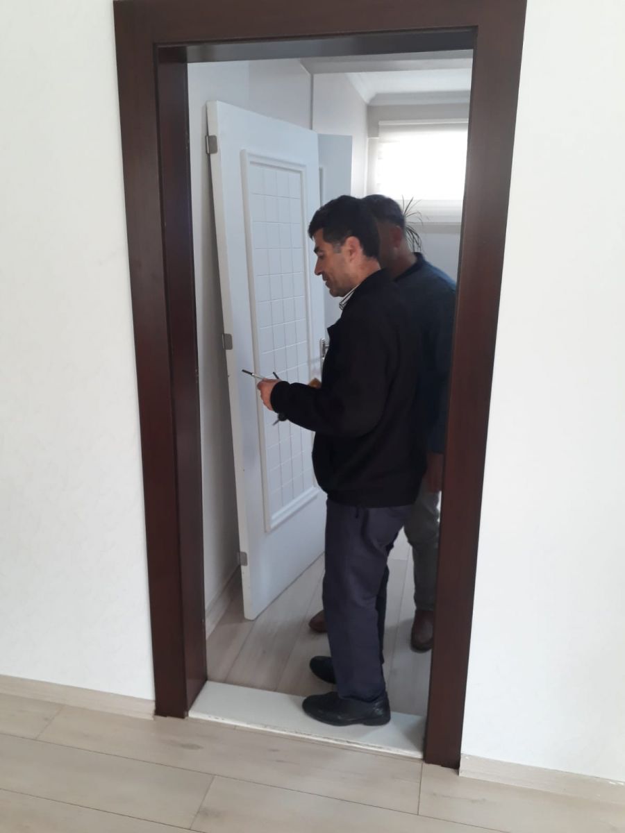 Başkan seçildi ilk icraatı kapıyı söktürmek oldu