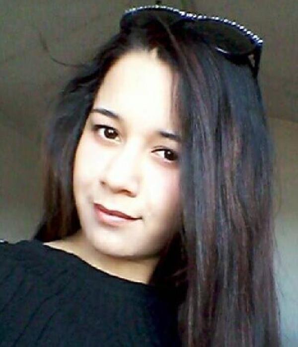 İki çocuğunun annesini kapıyı geç açtığı için bıçakladı