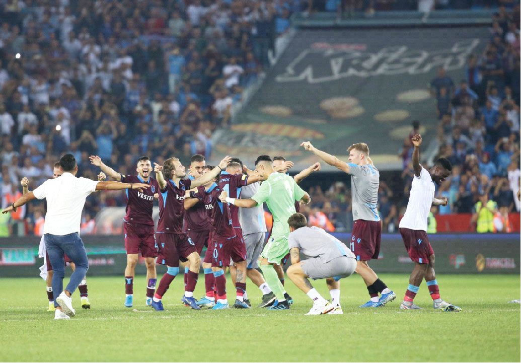 Trabzonspor evinde Sparta Prag'ı yenerek tur atladı