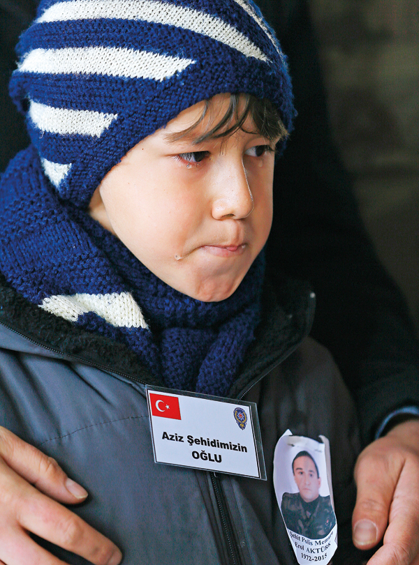 4 acılı eş 8 yetim bıraktılar! 4 acılı eş 8 yetim bıraktılar!