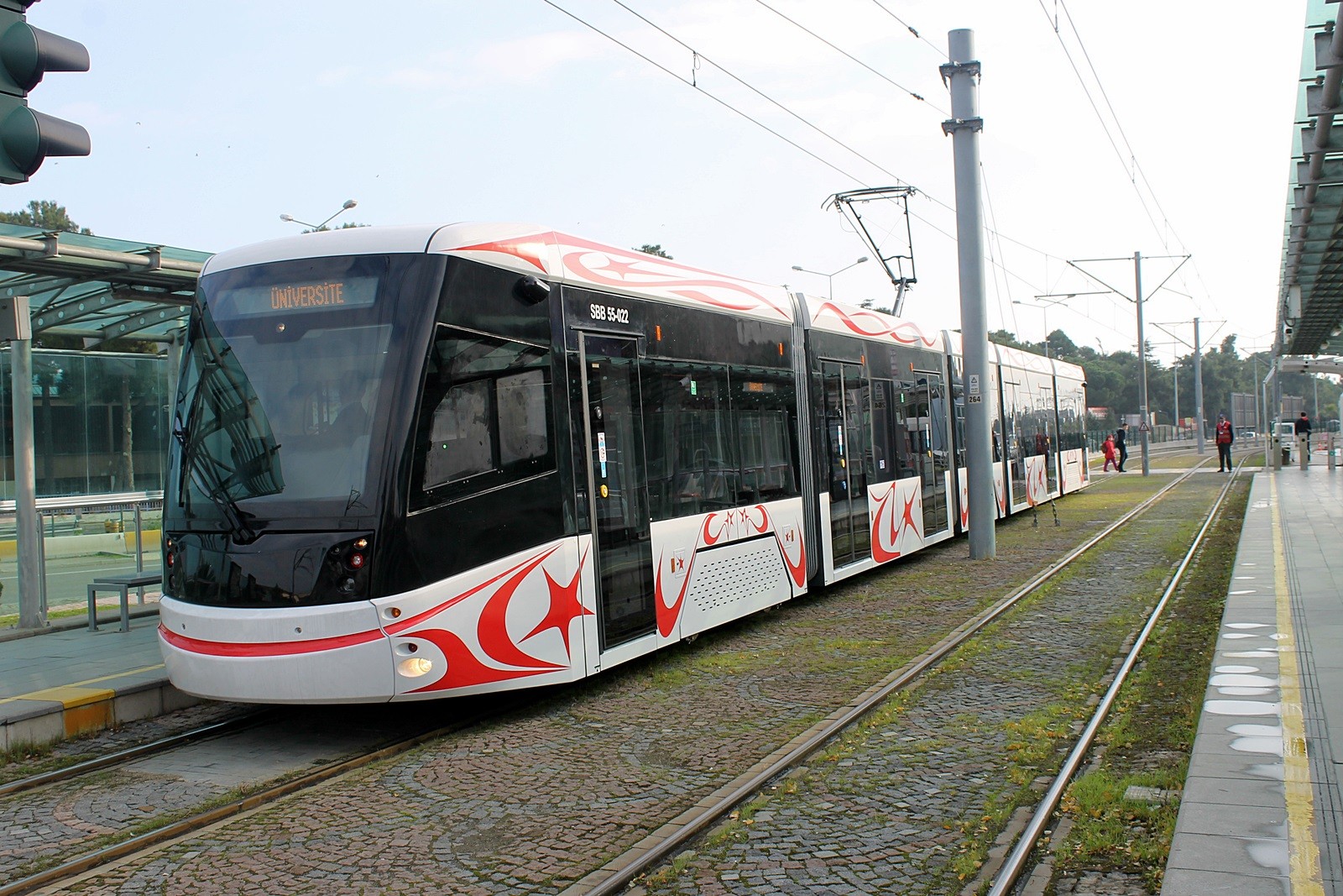 Yerli tramvay hizmet vermeye başladı