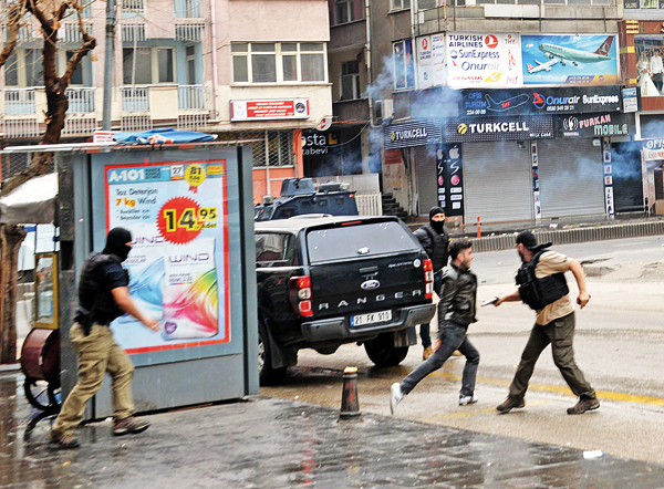 Demirtaş konuştu, ortalık karıştı Demirtaş konuştu, ortalık karıştı