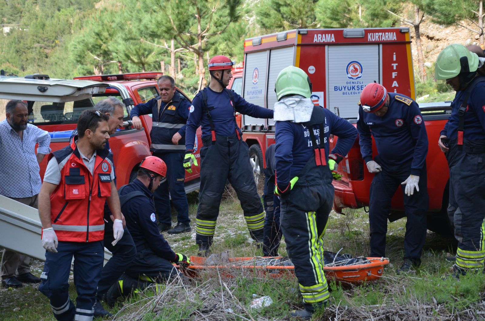 Cep telefonuyla konuşurken kayalıklardan düşen kız çocuğu öldü