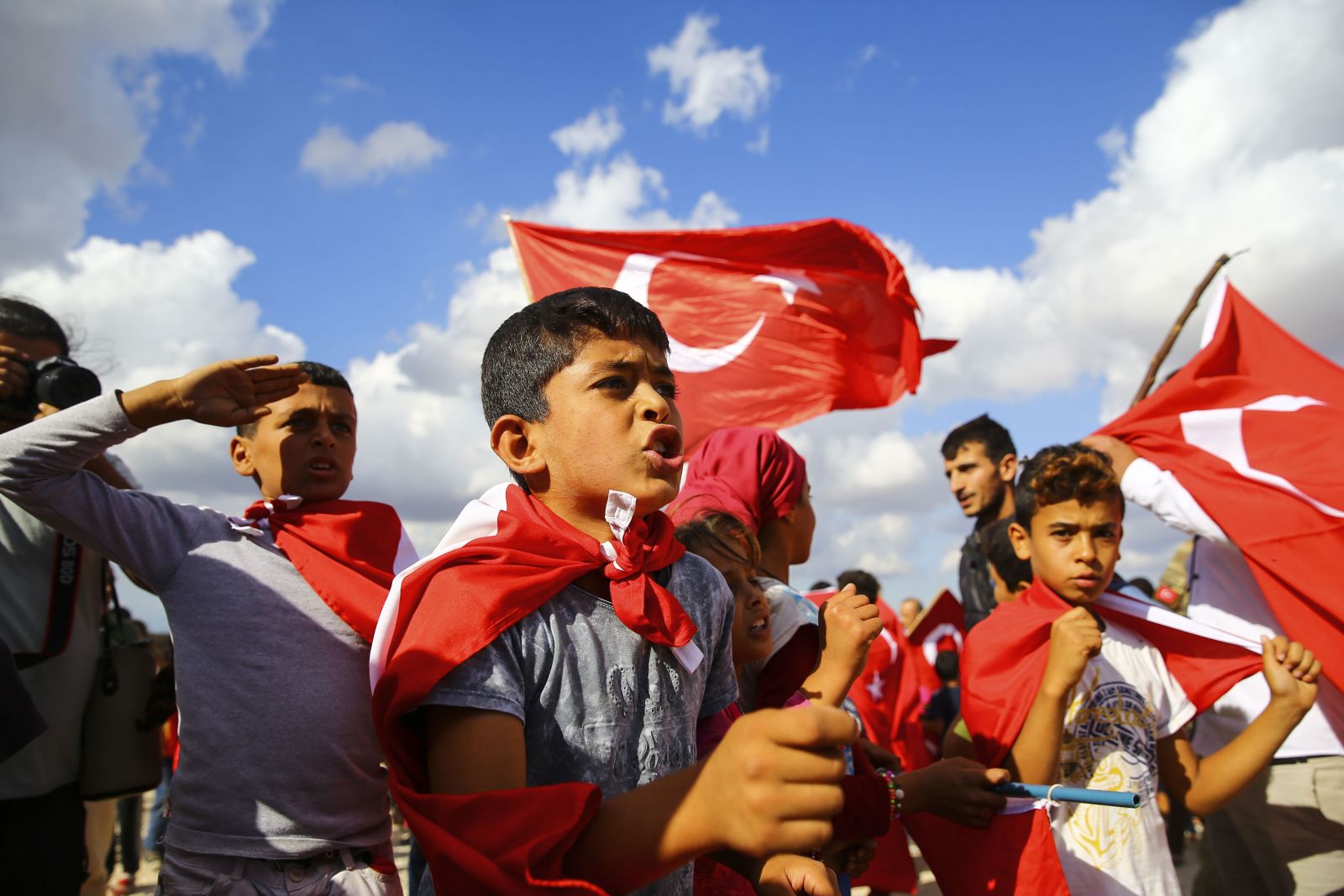 Sınırda askere destek yürüyüşü