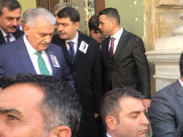 Yeşilçam'ın usta oyuncusu Münir Özkul son yolculuğuna uğurlandı