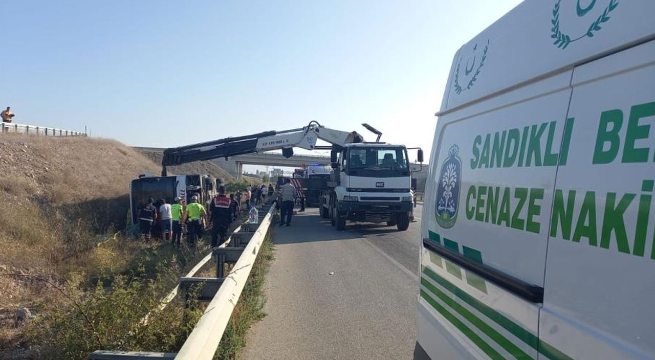 Afyonkarahisar’da asker adaylarını taşıyan otobüs devrildi: 1 ölü, 38 yaralı