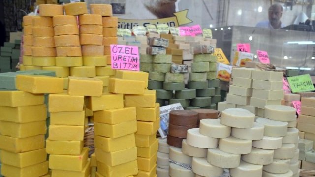 6 metrekarelik yerde çalışıyor, 80 yıldır dünyaya satıyor