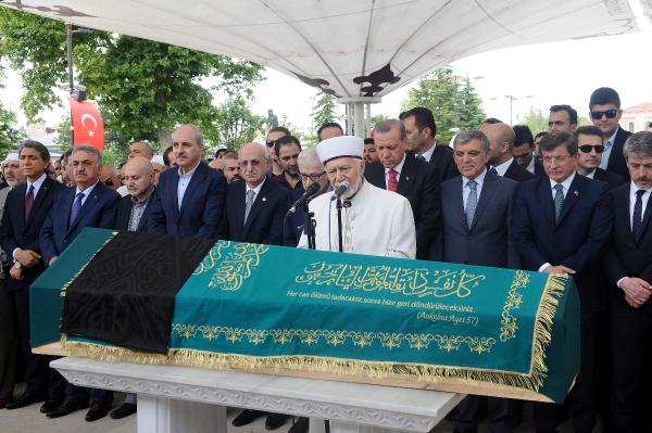 Erdoğan, Gül ve Davutoğlu cenazede bir araya geldi