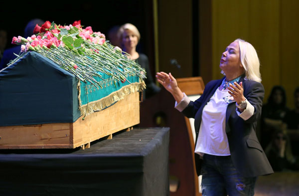 Oya Aydoğan'ın oğlu annesine böyle veda etti