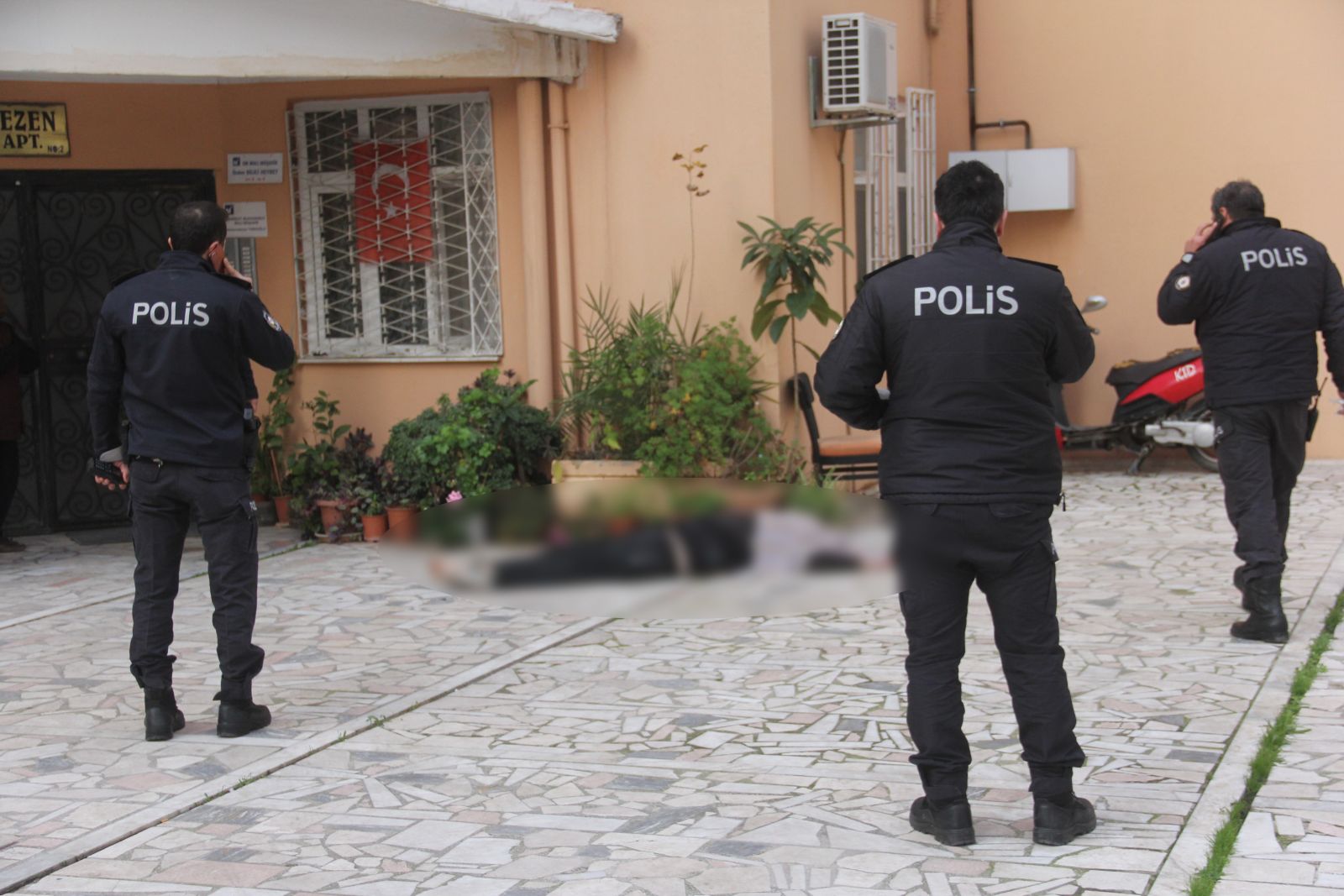 Ölen şahsın başından bir an olsun ayrılmadı