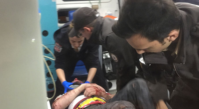 Sahur yolunda feci kaza... Ön camdan fırlayan sürücü ağır yaralı