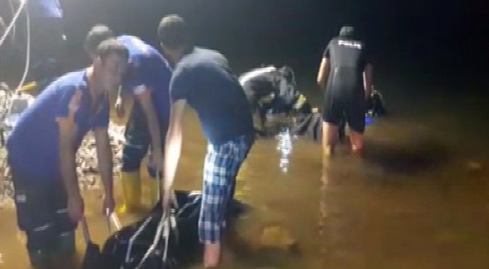 Şakalaşırken gölete düştüler: 2 ölü