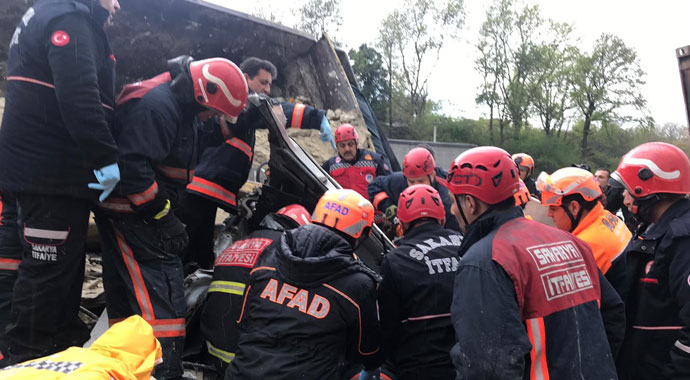TEM'de zincirleme kaza; İstanbul yönü ulaşıma kapandı