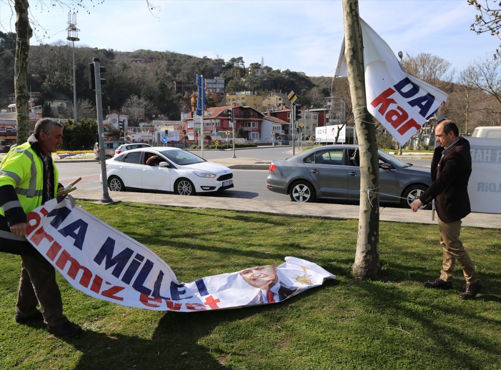 Sarıyer'de AK Parti'nin referandum çadırı ve pankartları parçalandı