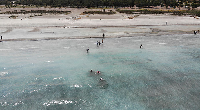 Salda Gölü'ne ziyaretçi akını