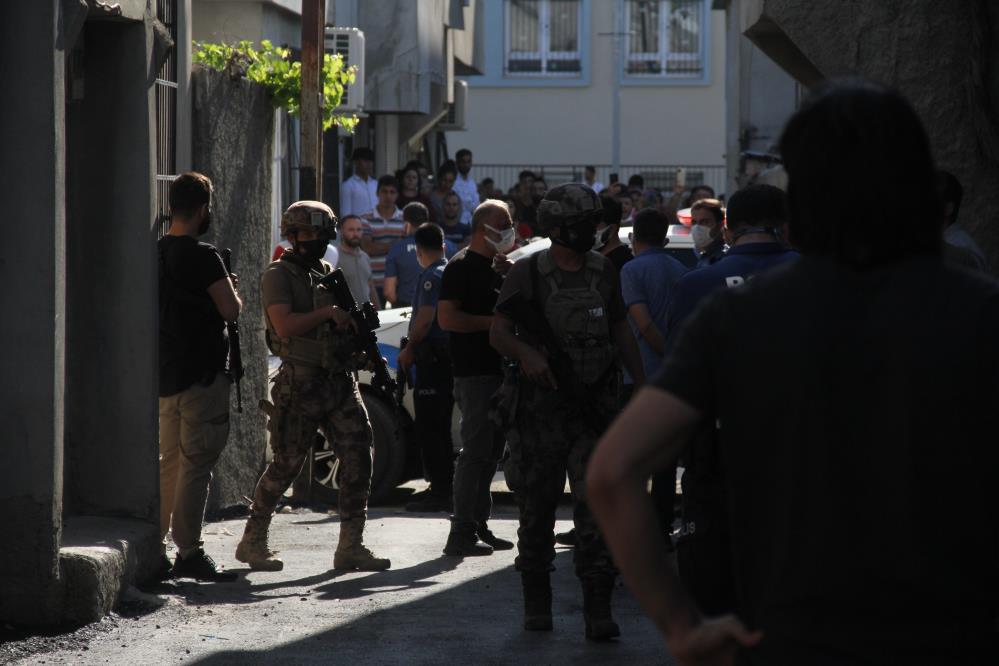 'Kaybolan babamızı siz kaçırdınız' deyip kazma küreklerle baskın yaptılar