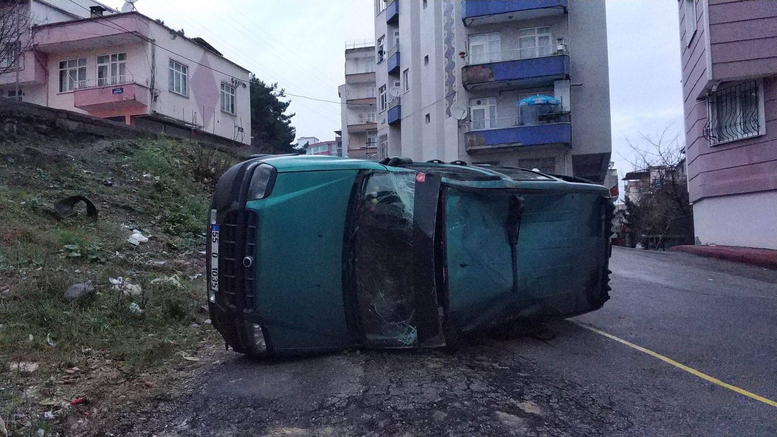 Samsun'da dolmuş takla attı: 3 yaralı