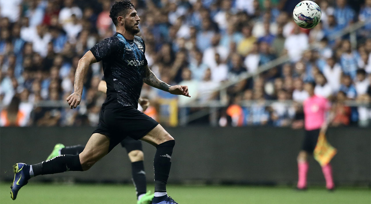 Adana Demirspor'dan evinde 3'te 3! Mavi Şimşekler  Trabzonspor'u 90+4'te Samet Akaydın'la devirdi